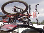 Gigathlon Disziplin: Mountain Biking, Bike auf dem Dach des Teamautos