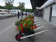 Gigathlon 2007: Wohnmobile auf der Pferdesportanlage Schänzli in Basel