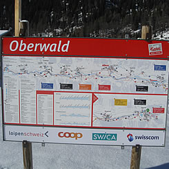 Skaten und Langlaufen im Goms: Loipentafel in Oberwald