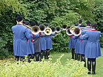 Hornisten-Gruppe in Garten des Gästehauses Alter Wirt in Hallbergmoos-Goldach