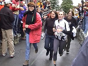 Inferno 2005: Zieleinlauf des Frauenteams Pete's Team