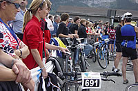 Inferno Triathlon 2006: Team Stöckli kurz vor der Stabübergabe in die dritte Triathlon-Etappe.