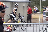 Inferno Triathlon 2006: Team Stöckli beim Start in die dritte Triathlon-Etappe.