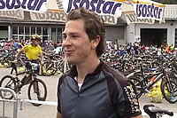 Inferno Triathlon 2006: Das Ziel der zweiten Etappe in Grindelwald Grund ist erreicht. 