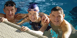 Fredi, Ursula und Henri im Konditionstraining Schwimmen