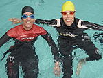 Training Langstrecken-Schwimmen im Freibad: Johanna und Sandra