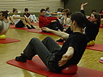 Pilates-Übung am Unisport Special in Bern
